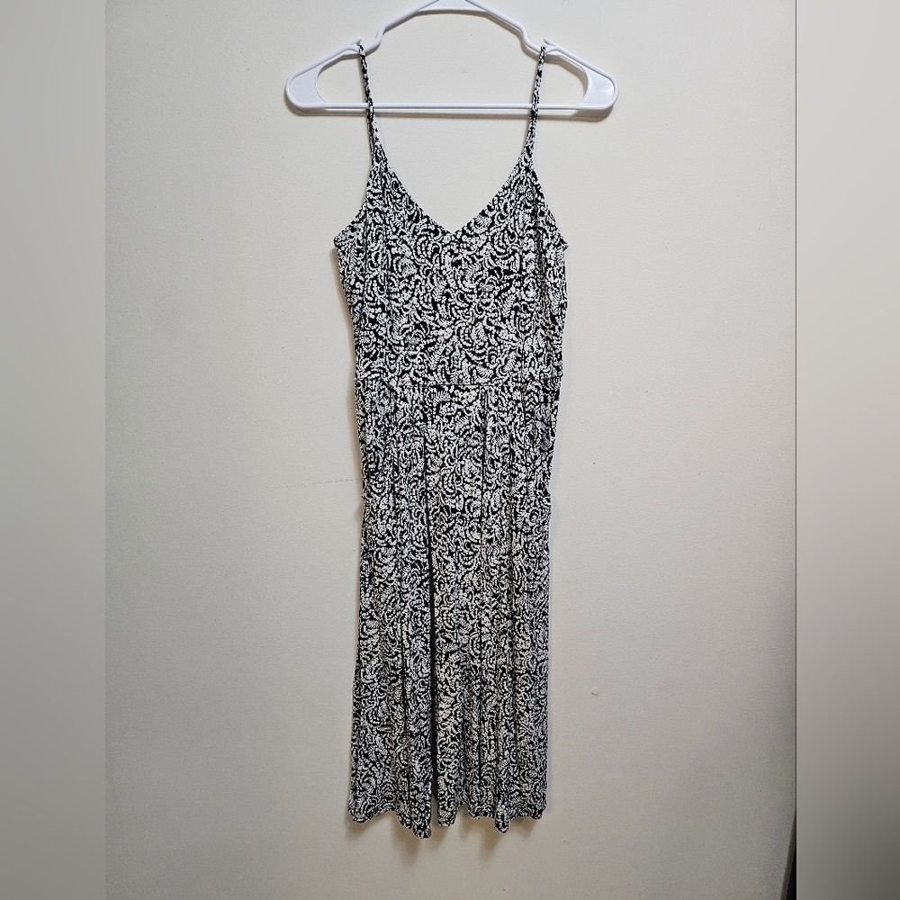 Ann Taylor LOFT‎ Small Black/white midi dress with pockets